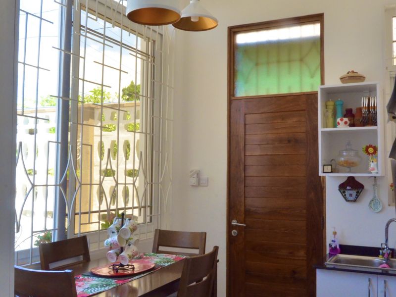 Welcoming sitting area in the kitchen.